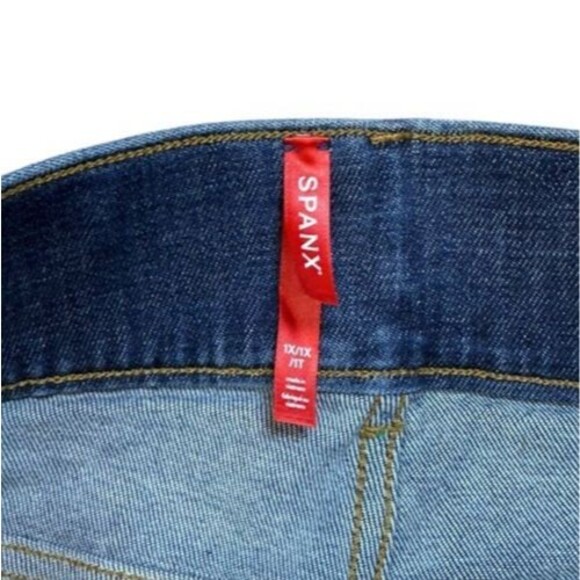Spanx SPANXshape EveryWear Flare Jeans Womens Size 1X Patch Pockets Denim 20850R - Picture 2 of 9